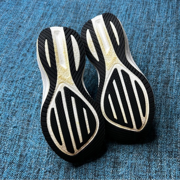 Saucony Triumph 21 Running Shoes in Gravel Grey Light Blue - Picture 8 of 11